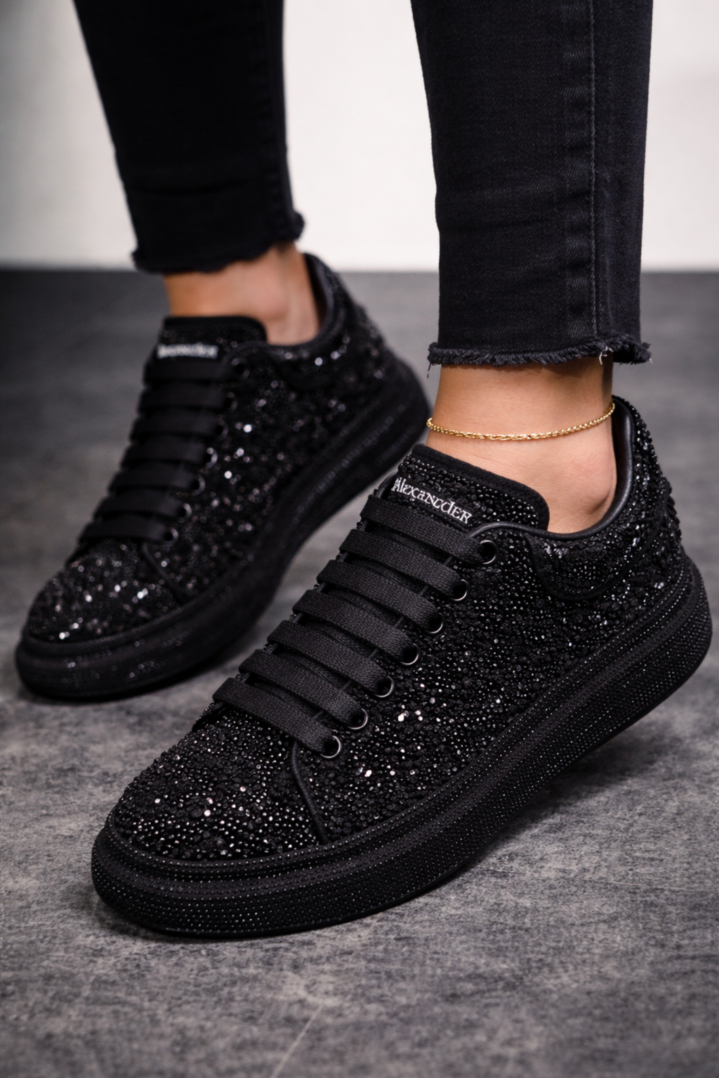 Alexander McQueen brillosos - Exclusividad y Elegancia